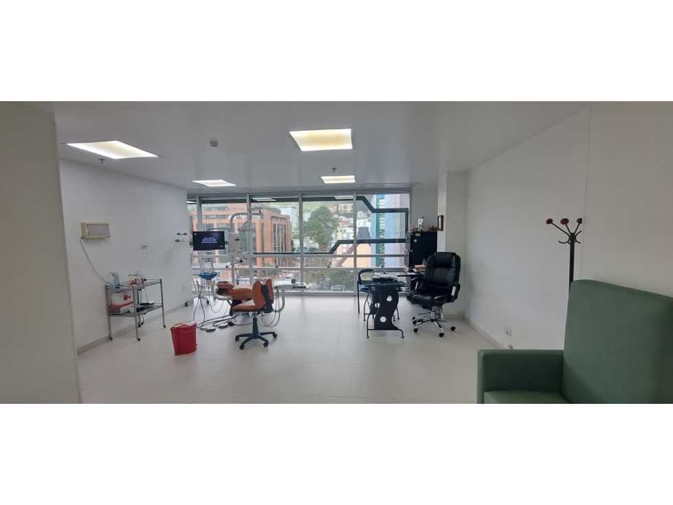 Excelente consultorio en venta de 67 m² Sector El Country — foto 2