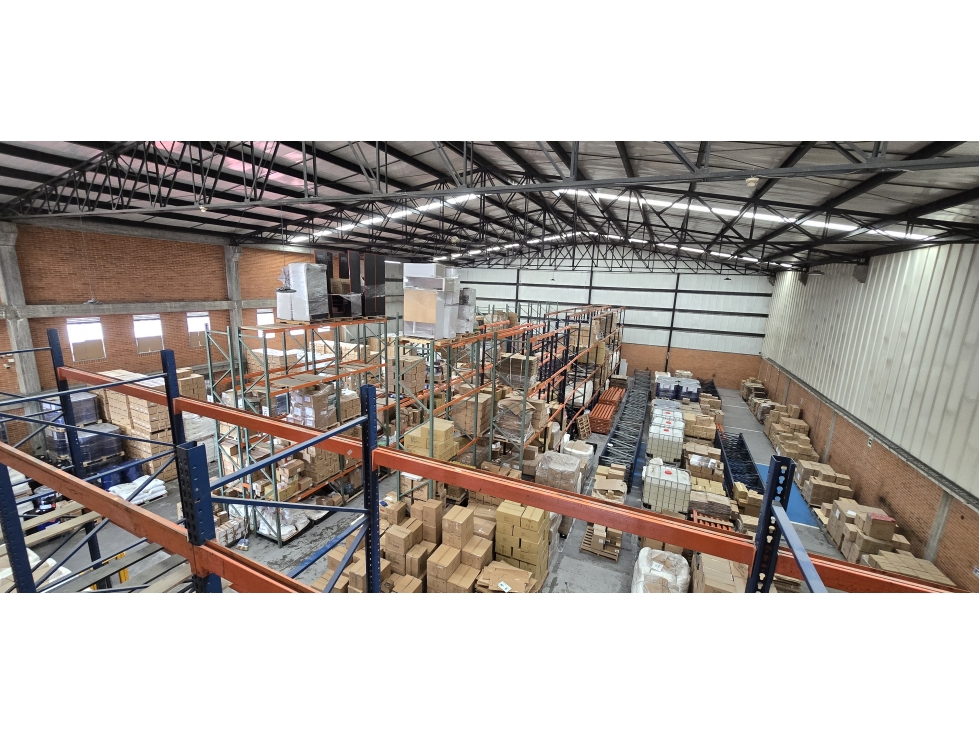 Arrienda Bodega en Cota 1.800 M2 - 3