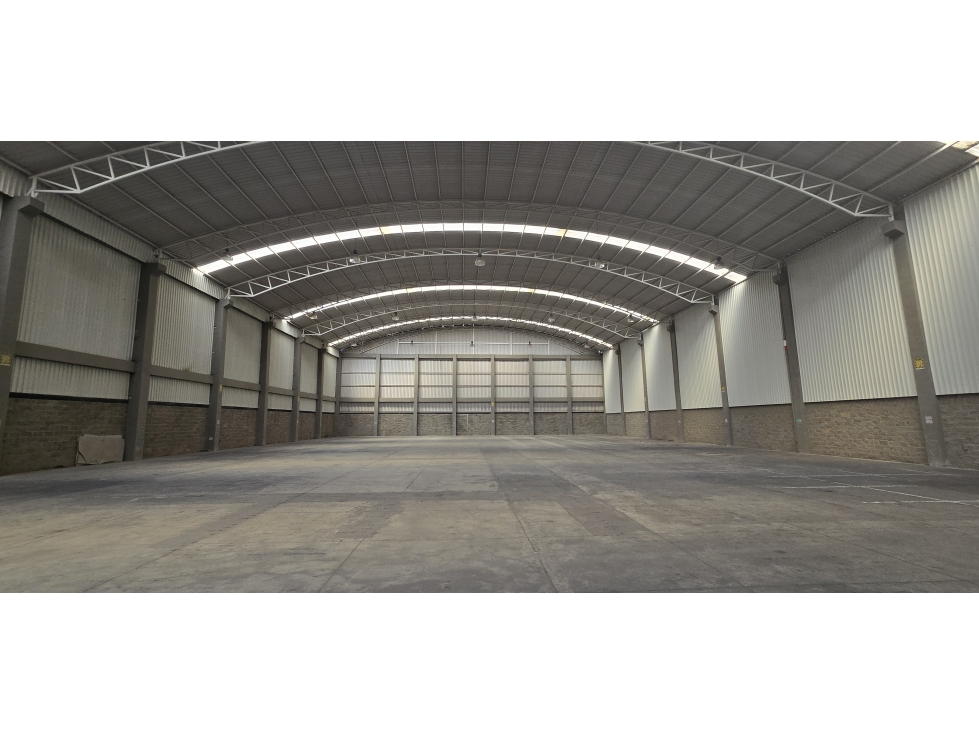 Bodega en Arrendamiento Autopista Medellín 2.600 M2 - 3