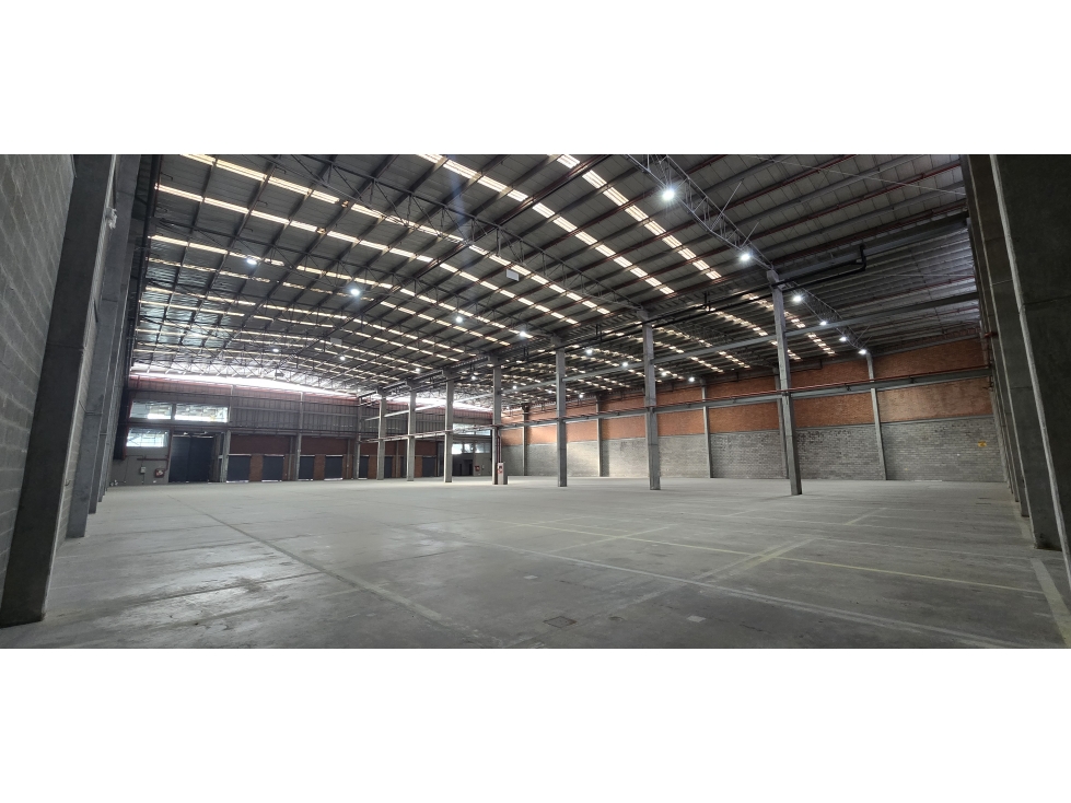 Arrienda Excelente Bodega Fontibón 2.557 M2 — foto 3