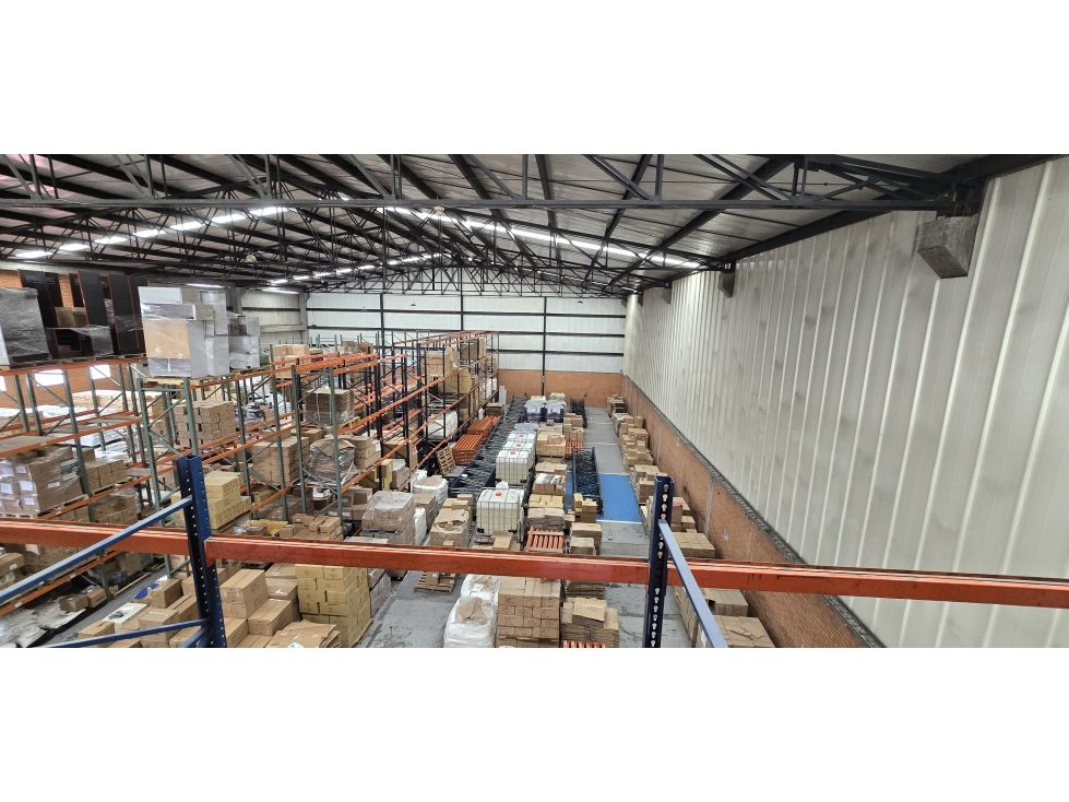 Arrienda Bodega en Cota 1.800 M2 - 1