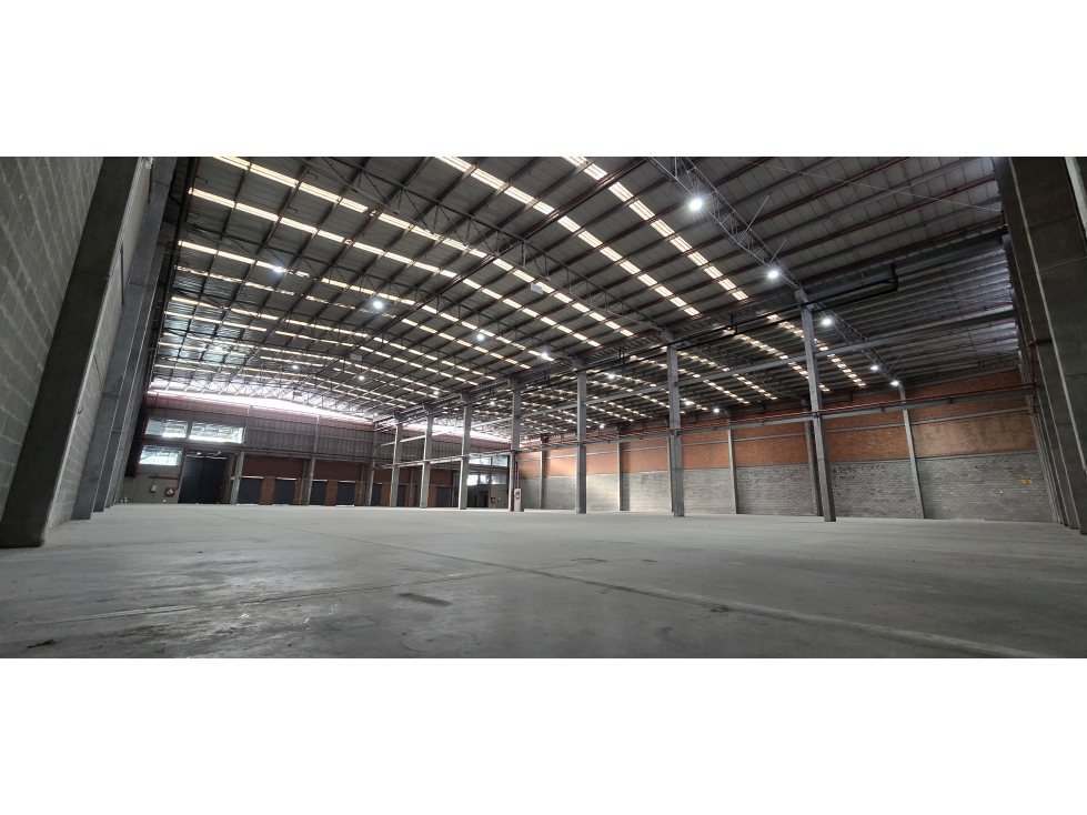 Arrienda Excelente Bodega Fontibón 2.557 M2 — foto 4