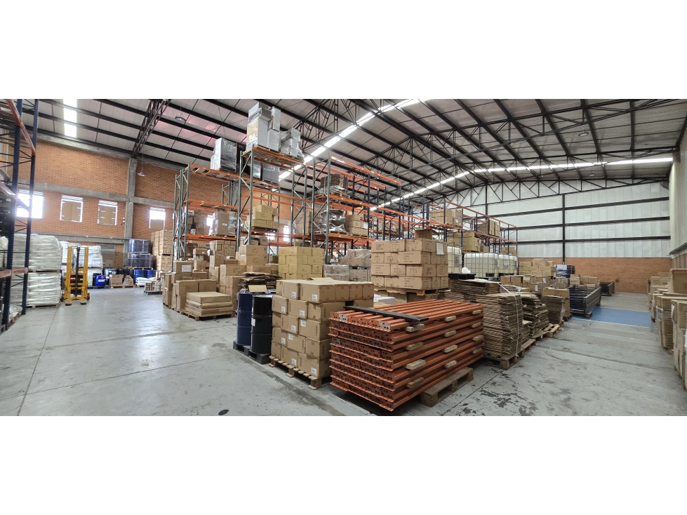 Arrienda Bodega en Cota 1.800 M2 - 2