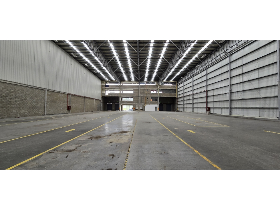 Bodega 2.500 M2 Arrienda o Vende Zona Franca - 1