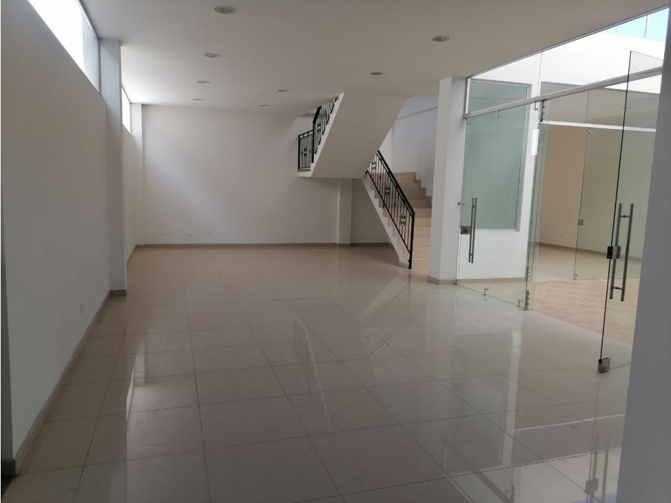 Arrienda Local 218 m2 - 2