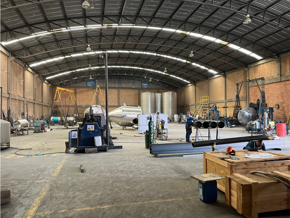 SE VENDE BODEGA 2.500 M2 MOSQUERA - 1