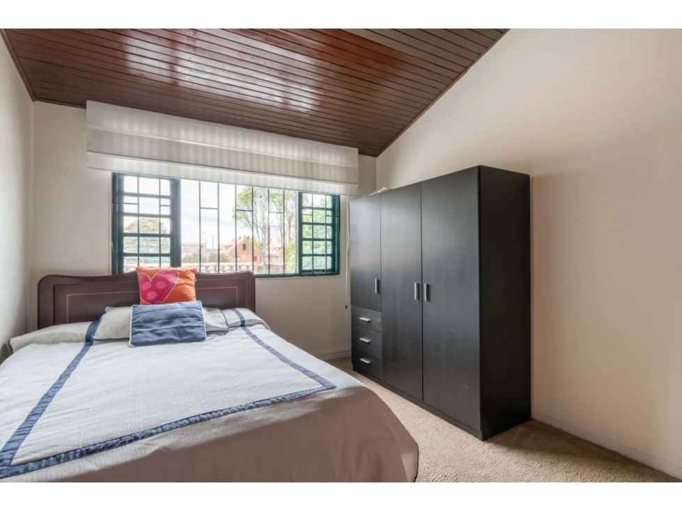Amplia Casa en Alcalá |187m² Construidos -Lote de 203m² |4 Garaje BBQ — foto 3