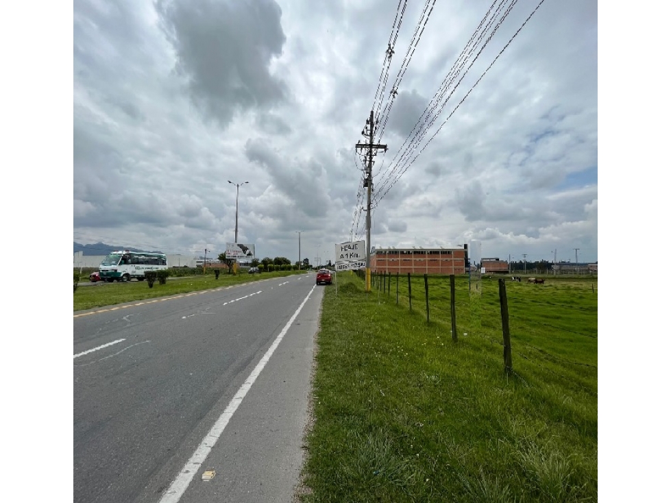 LOTE EN VENTA 6.400 M2 AUTOPISTA MEDELLIN - 2