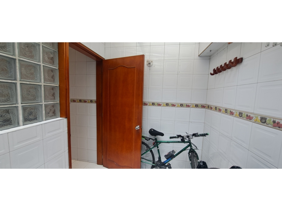 En venta Casa De 3 Pisos En Américas Occidental- Amplia y versatil — foto 4