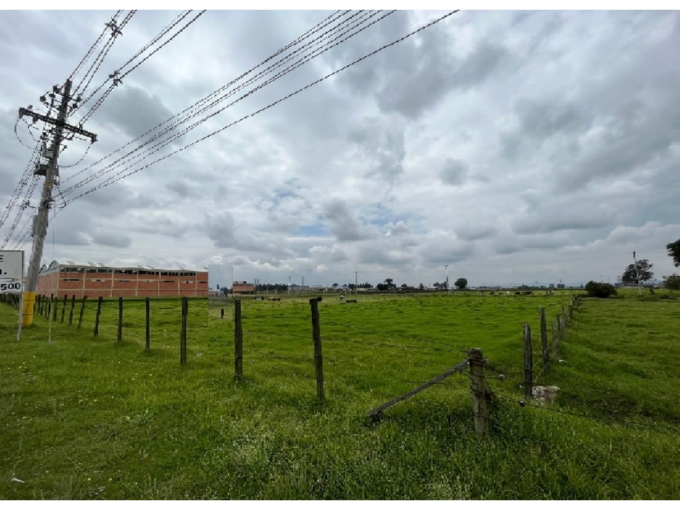 LOTE EN VENTA 6.400 M2 AUTOPISTA MEDELLIN - 3