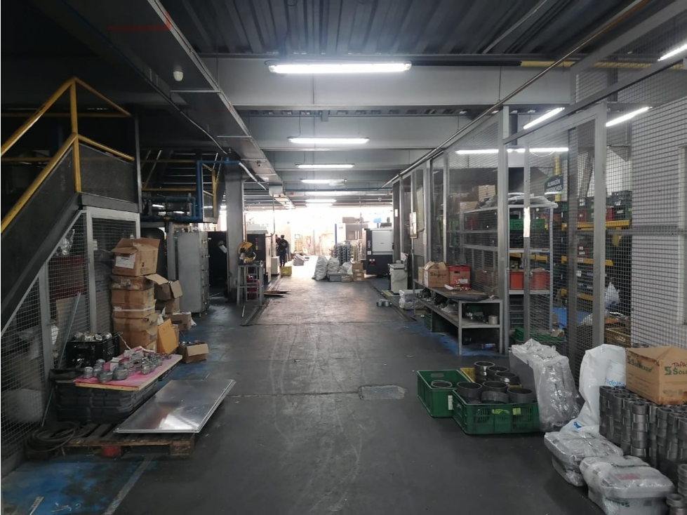 VENTA EDIFICIO MULTISERVICIOS 1.274M² — foto 6