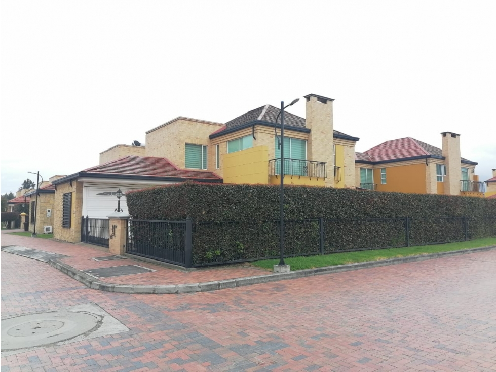 CASA CLUB DEL COMERCIO ZIPAQUIRÁ