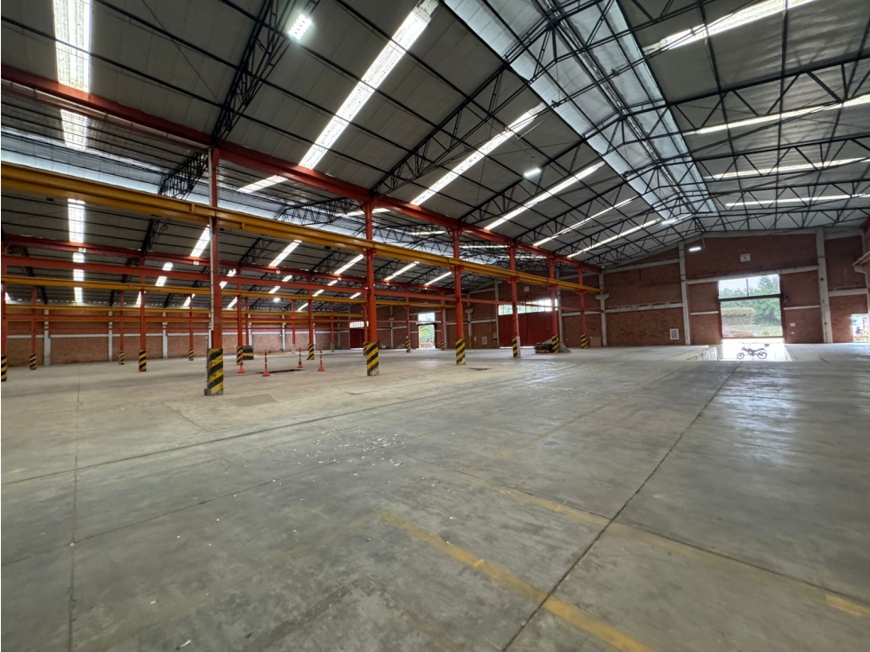 VENDE BODEGA 7.572 M2 FUNZA - 1