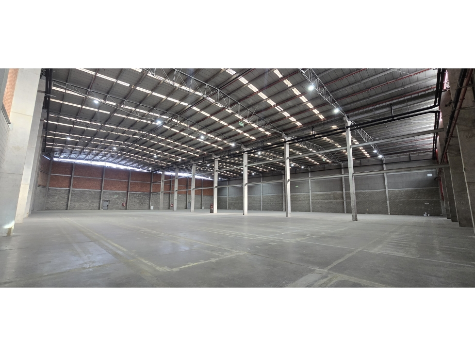 Arrienda Excelente Bodega Fontibón 4.521 M2 — foto 5