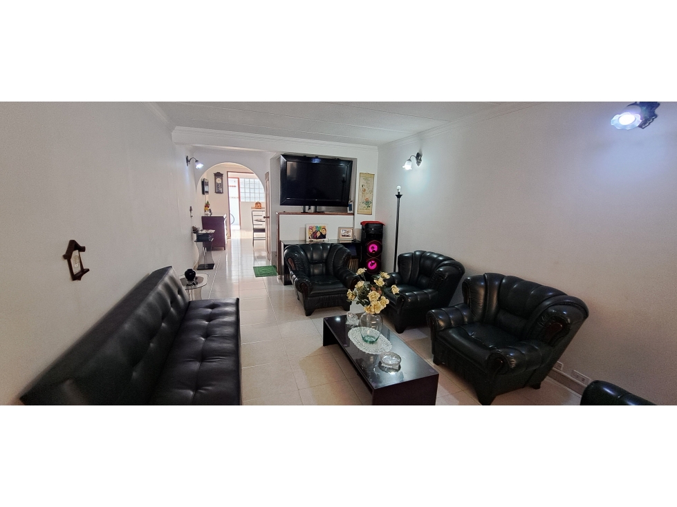 En venta Casa De 3 Pisos En Américas Occidental- Amplia y versatil — foto 6