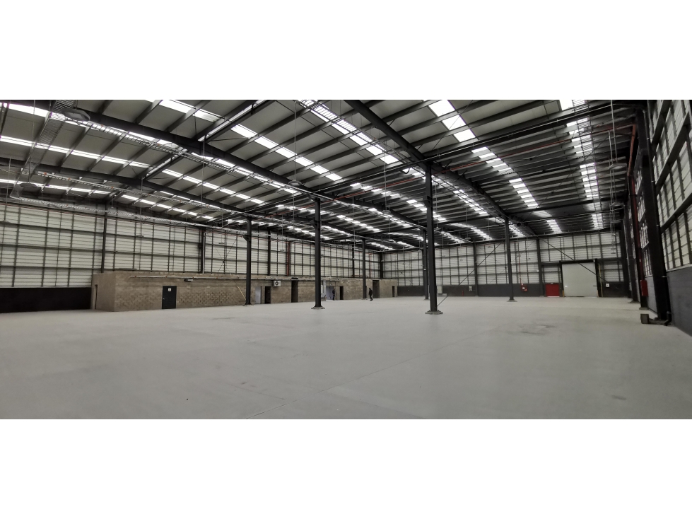 Arrienda Bodega 2.500 M2 de 400 KVA - 3