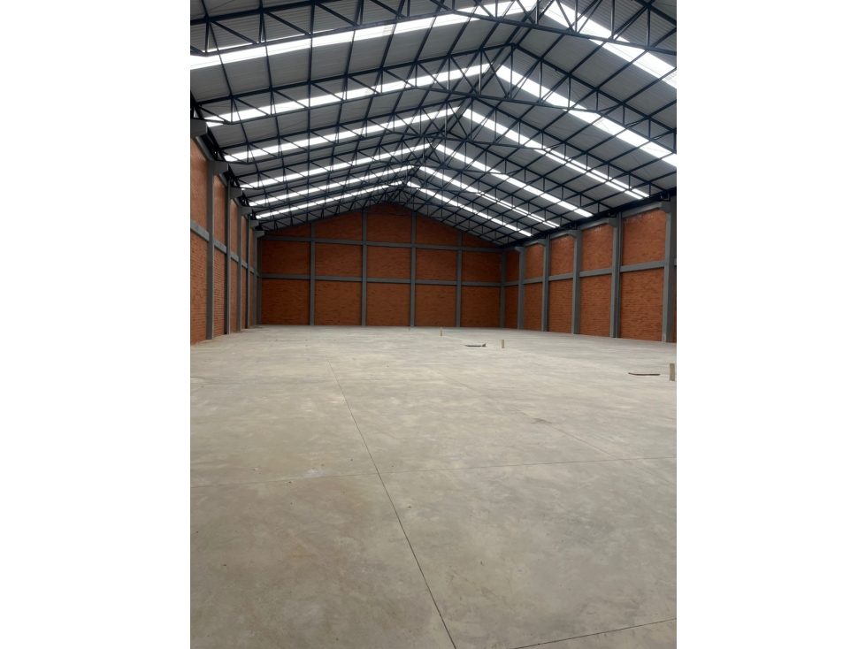 ARRENDAMIENTO DE BODEGA 1715 M2 - 2