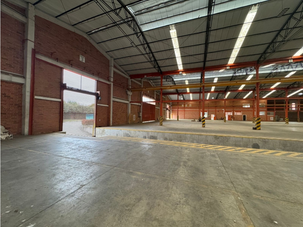 VENDE BODEGA 7.572 M2 FUNZA - 2