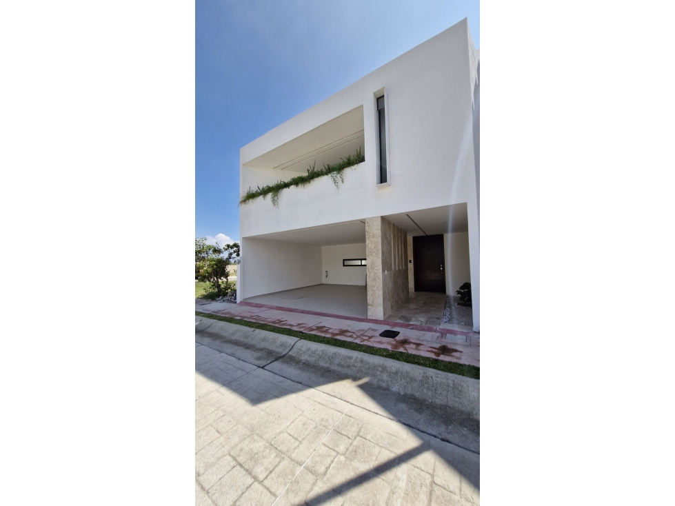 Residencia en venta en Fraccionamiento privado Puerta de Hierro - 2