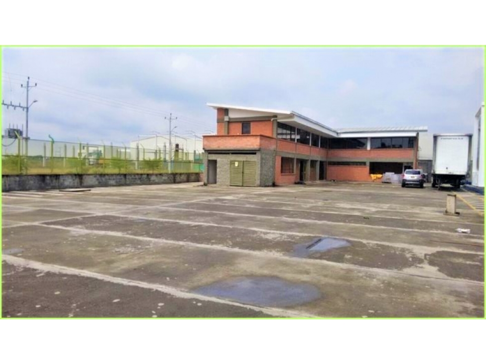 ALQUILER DE BODEGA CON OFICINAS PATIO TALLER ACOPI VALLE — foto 5