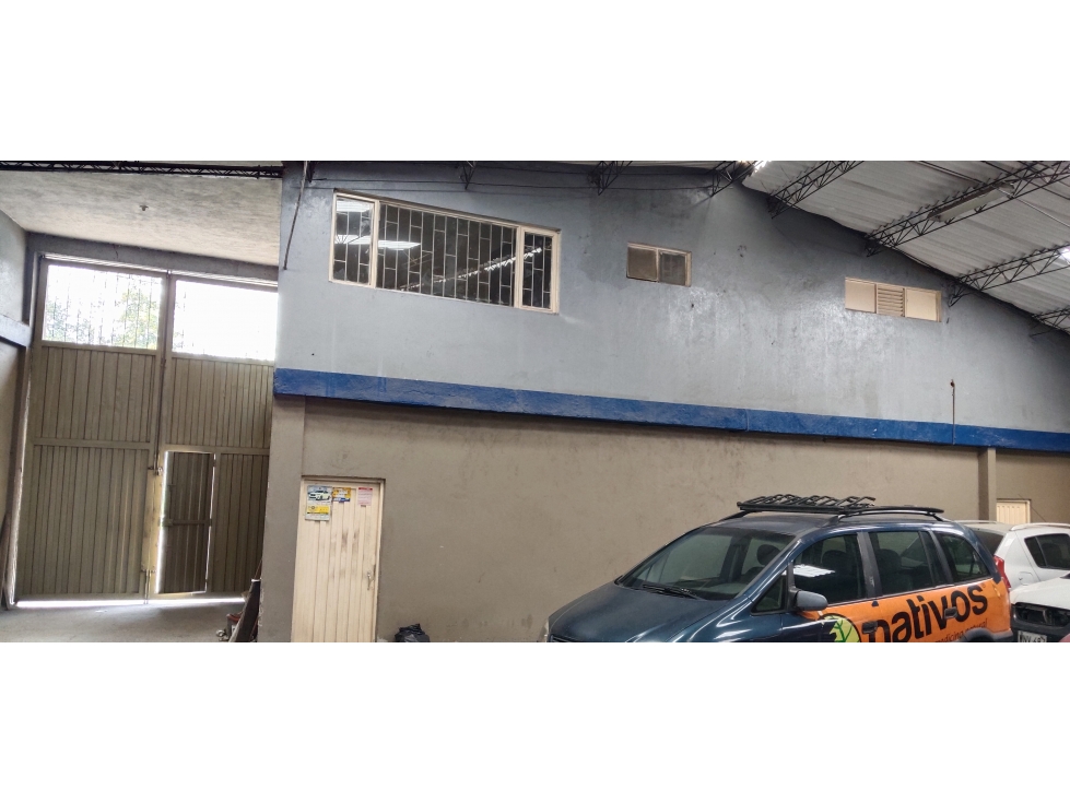 Venta Bodega de uso mixto, con 2 aptos y tres Locales más terraza — foto 3