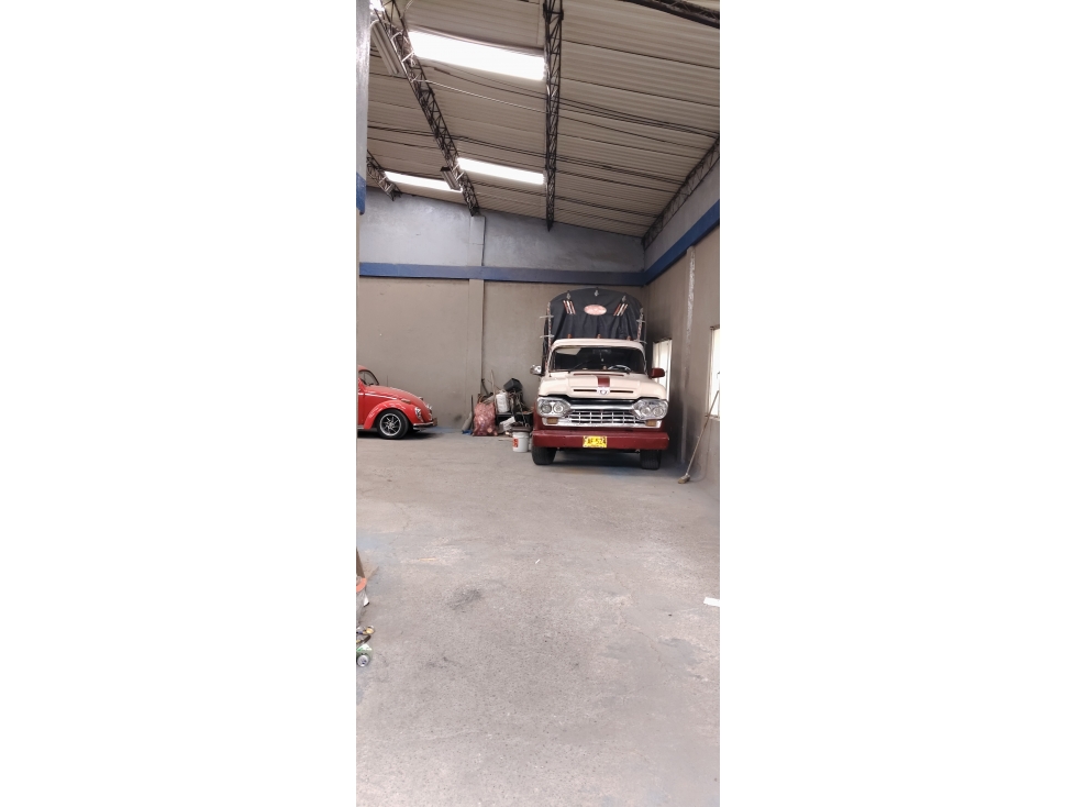 Venta Bodega de uso mixto, con 2 aptos y tres Locales más terraza — foto 5