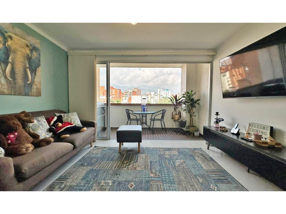 Vendo apto remodelado en Laureles, ultimo piso con buena vista — foto 6