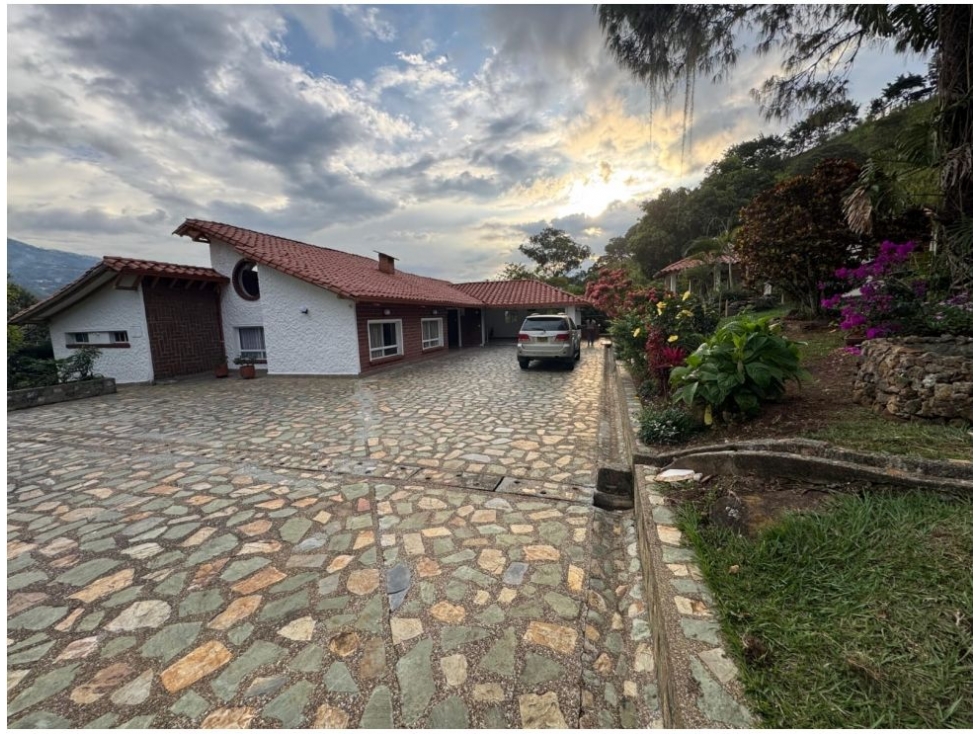 Vendo Acogedora Casa Campestre en unidad cerrada en Copacabana