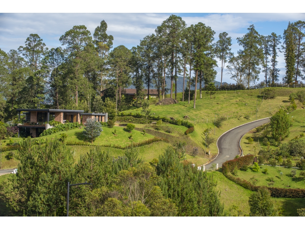 Vendo hermoso lote licencia de construcción OK, U. cerrada, El Retiro
