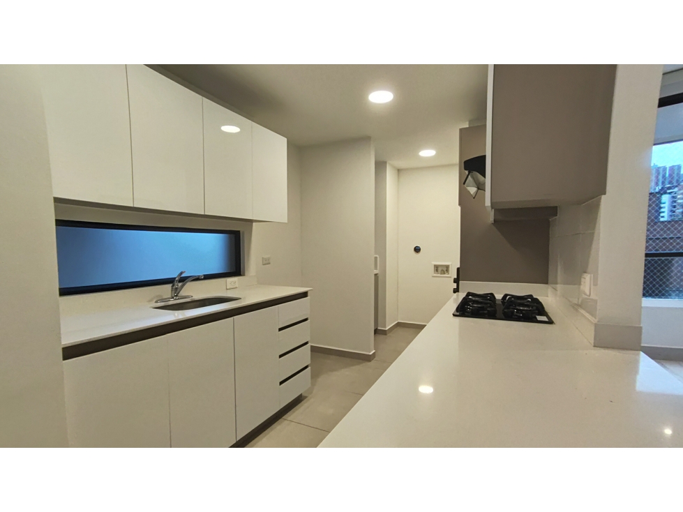 Vendo apto sector Castropol, muy nuevo, piso alto con buena vista — foto 2