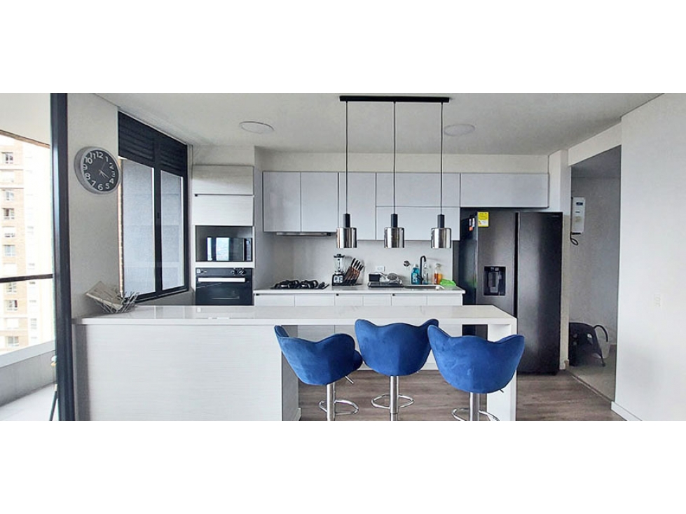Moderno apto piso medio alto con linda vista sector Lalinde