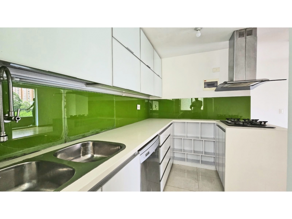 Vendo apto de 2 alcobas mas estudio sector Loma de los Bernal — foto 4