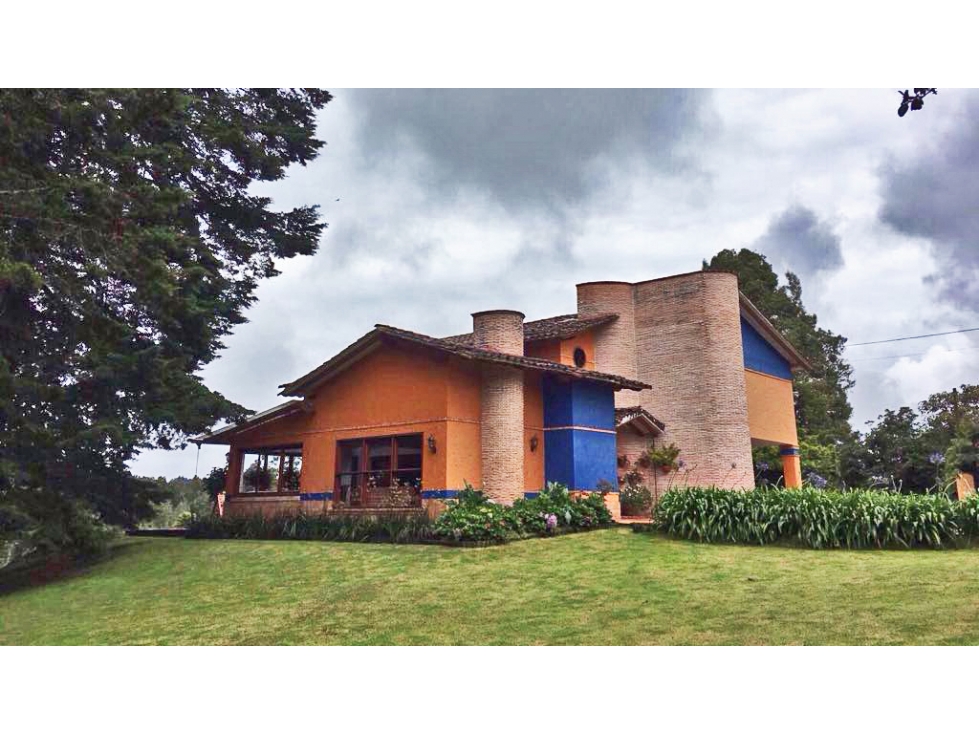 Casa rústica de 2 pisos sector La Acuarela parcelación cerrada
