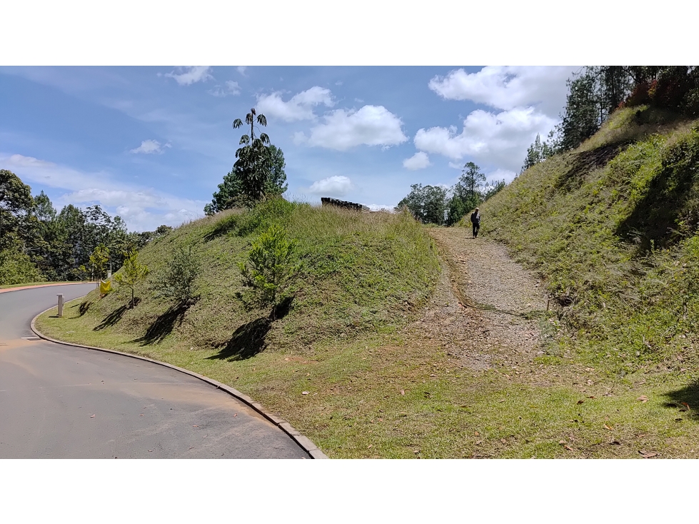 Vendo hermoso lote licencia de construcción OK, U. cerrada, El Retiro — foto 2