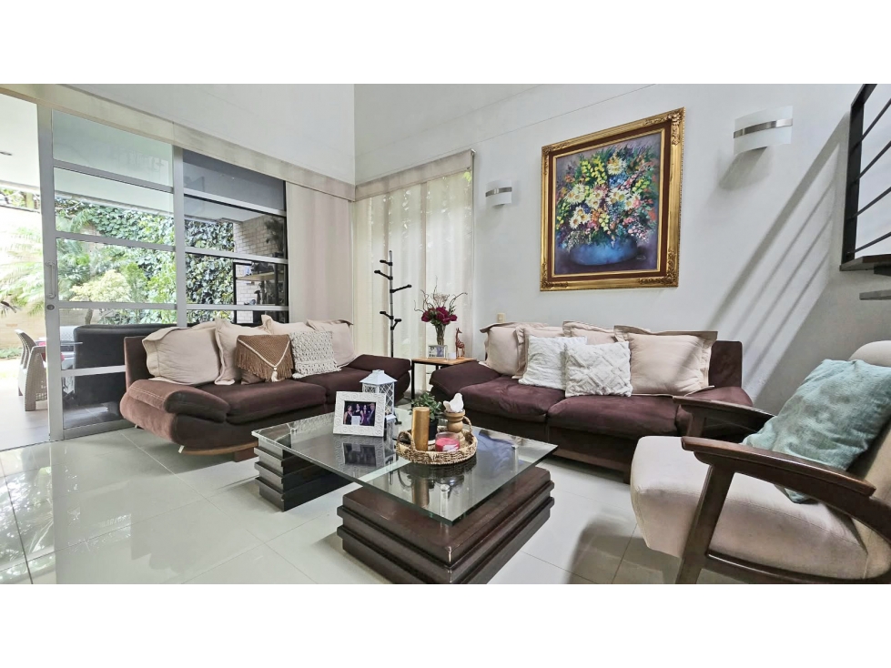 Vendo casa de dos pisos en unidad cerrada Loma del Atravesado — foto 2