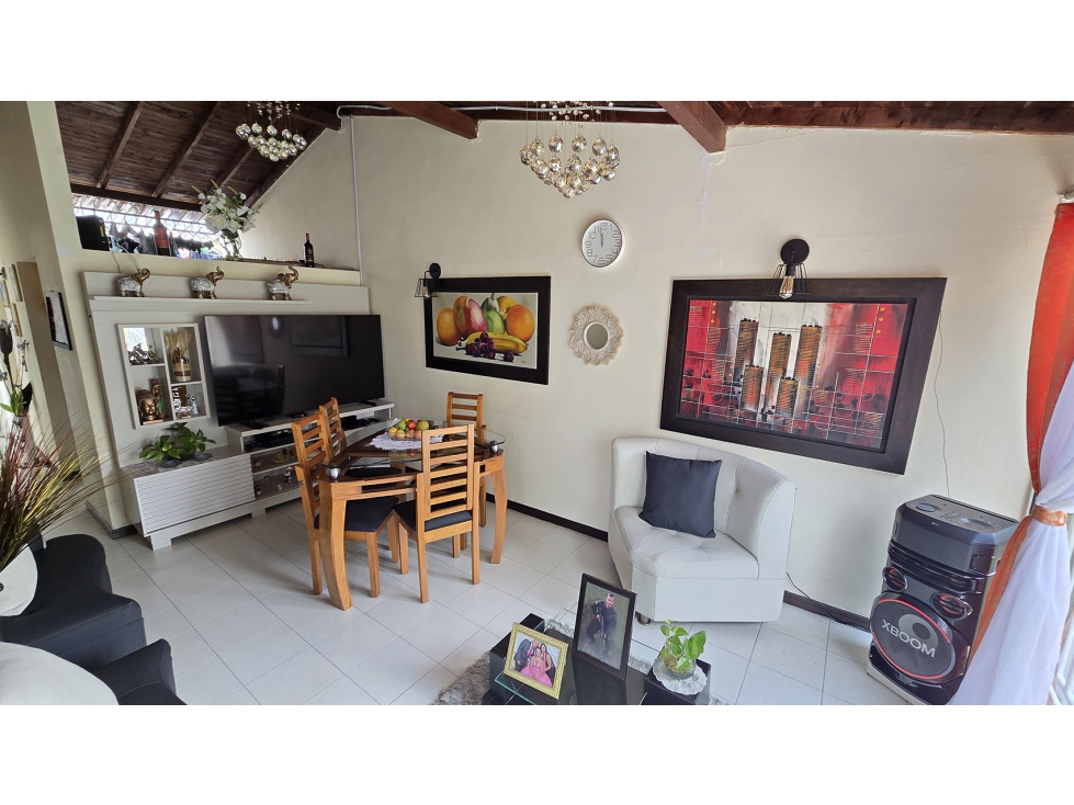 Vendo casa remodelada La Estrella, segundo piso de casa bifamiliar
