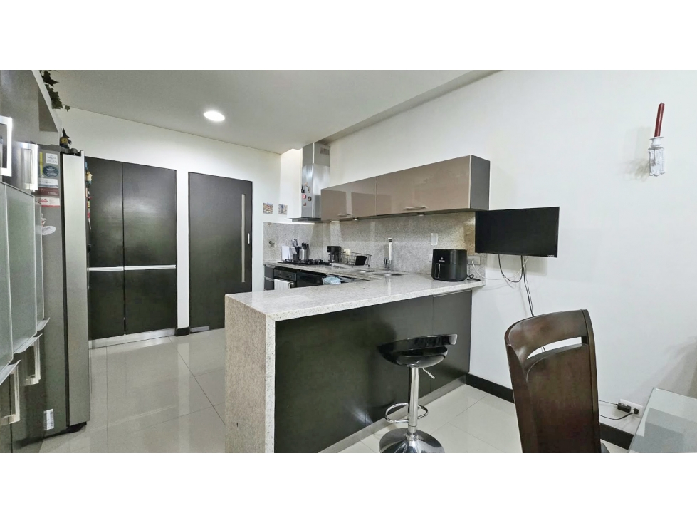 Vendo casa de dos pisos en unidad cerrada Loma del Atravesado — foto 4