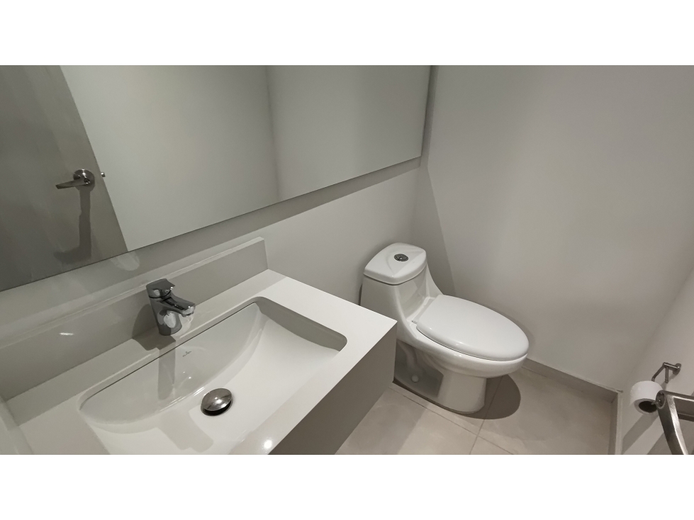 Vendo apto sector Castropol, muy nuevo, piso alto con buena vista — foto 4