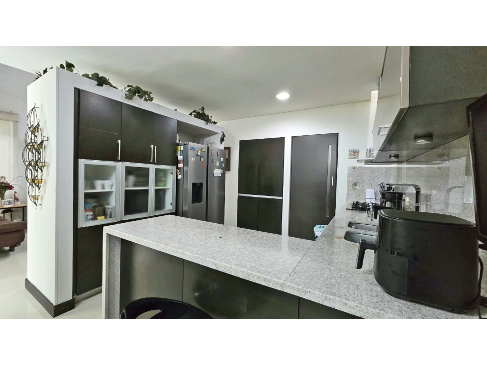 Vendo casa de dos pisos en unidad cerrada Loma del Atravesado — foto 3