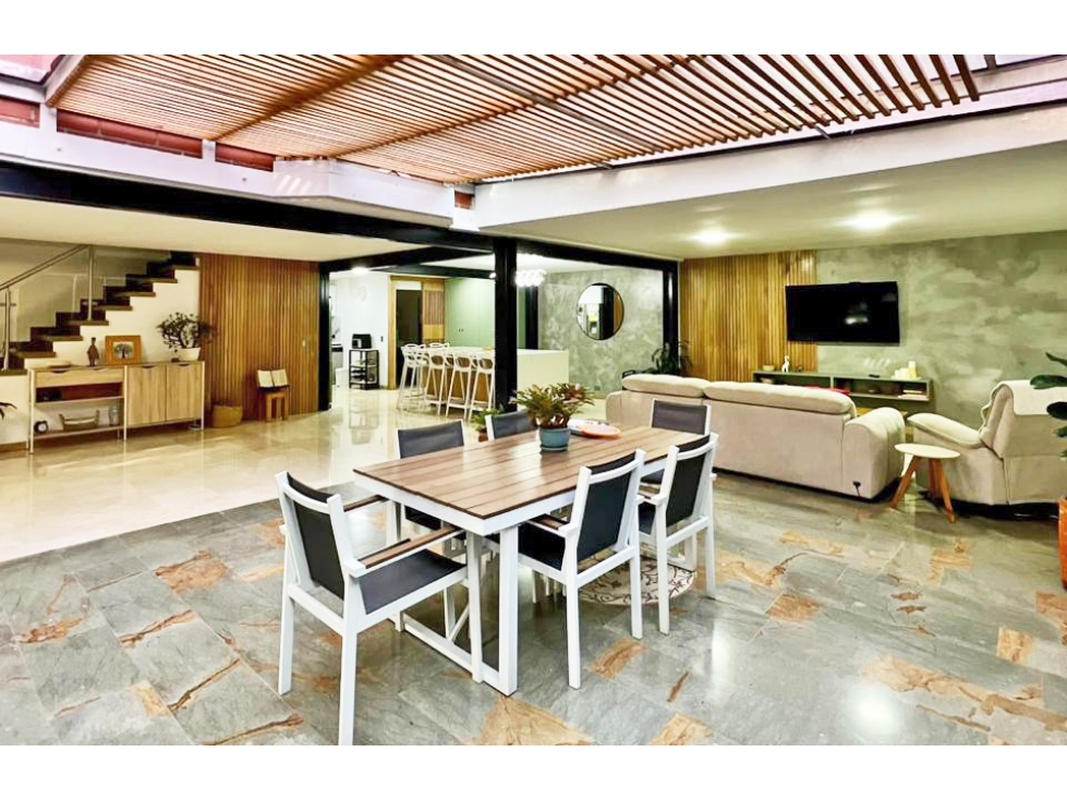 Vendo hermosa casa remodelada en la Concha, unidad cerrada completa