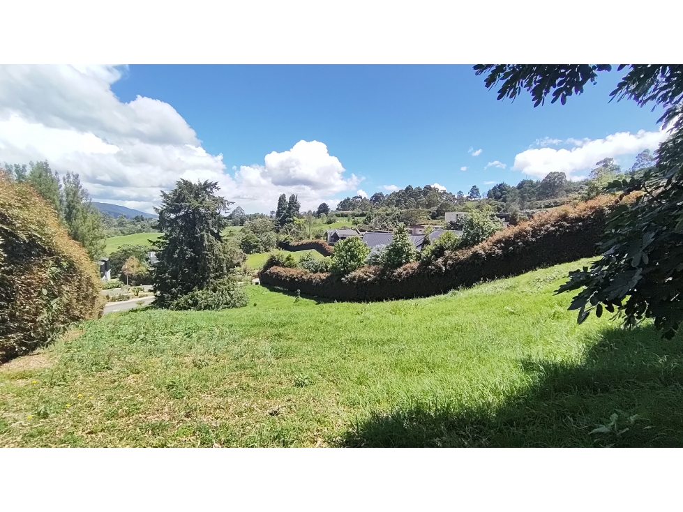 Vendo hermoso lote con vista en La Acuarela unidad cerrada