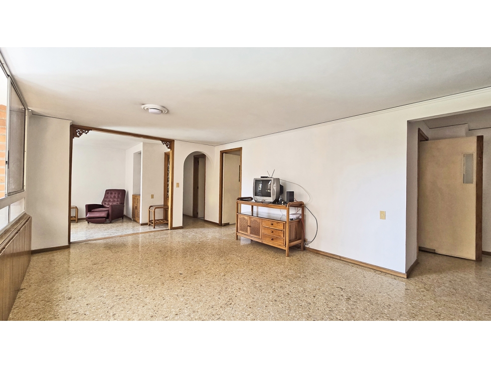 Vendo apto clásico sector Clínica Medellín, buen estado y/o remodelar — foto 2
