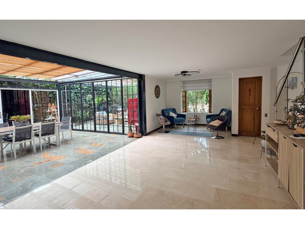 Vendo hermosa casa remodelada en la Concha, unidad cerrada completa — foto 2