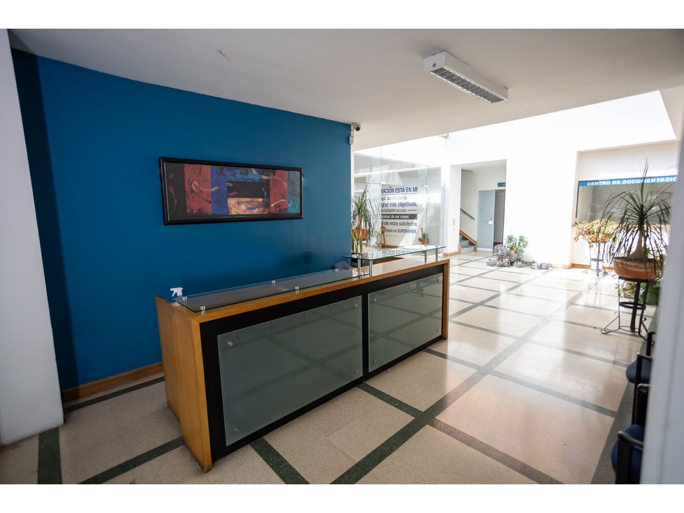 Vendo oficina de gran tamaño de 3 pisos en el centro, piso alto. — foto 4