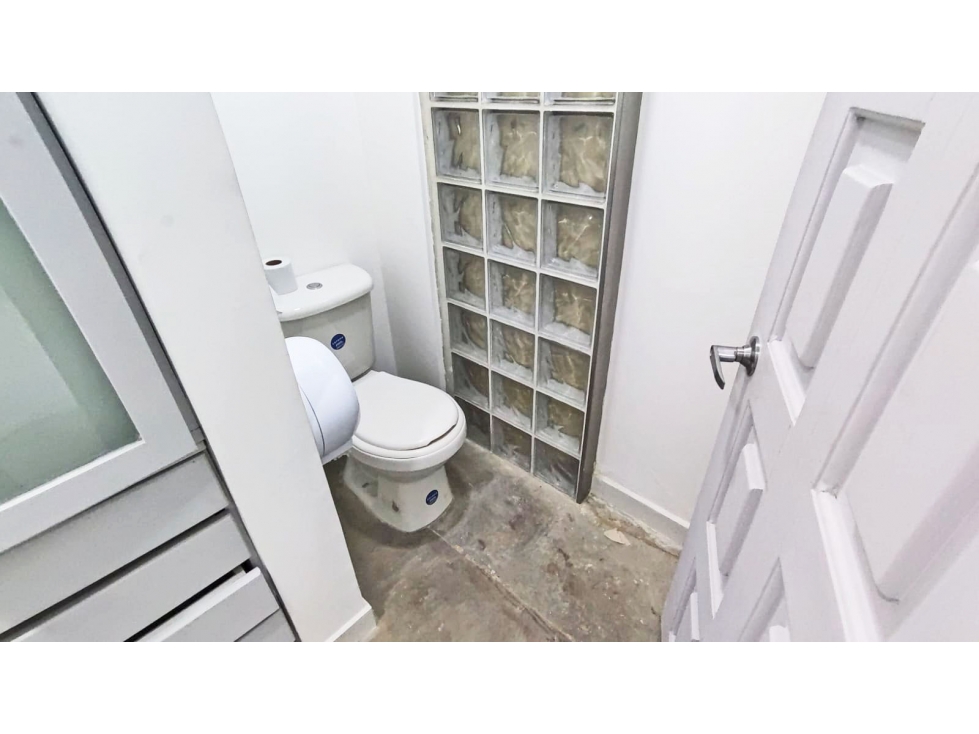 Vendo para inversionista rentando 0.62% neto consultorios El Poblado — foto 5
