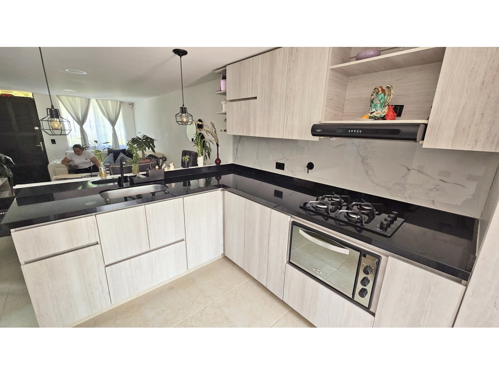 Vendo casa remodelada La Estrella, primer piso de casa bifamiliar — foto 2