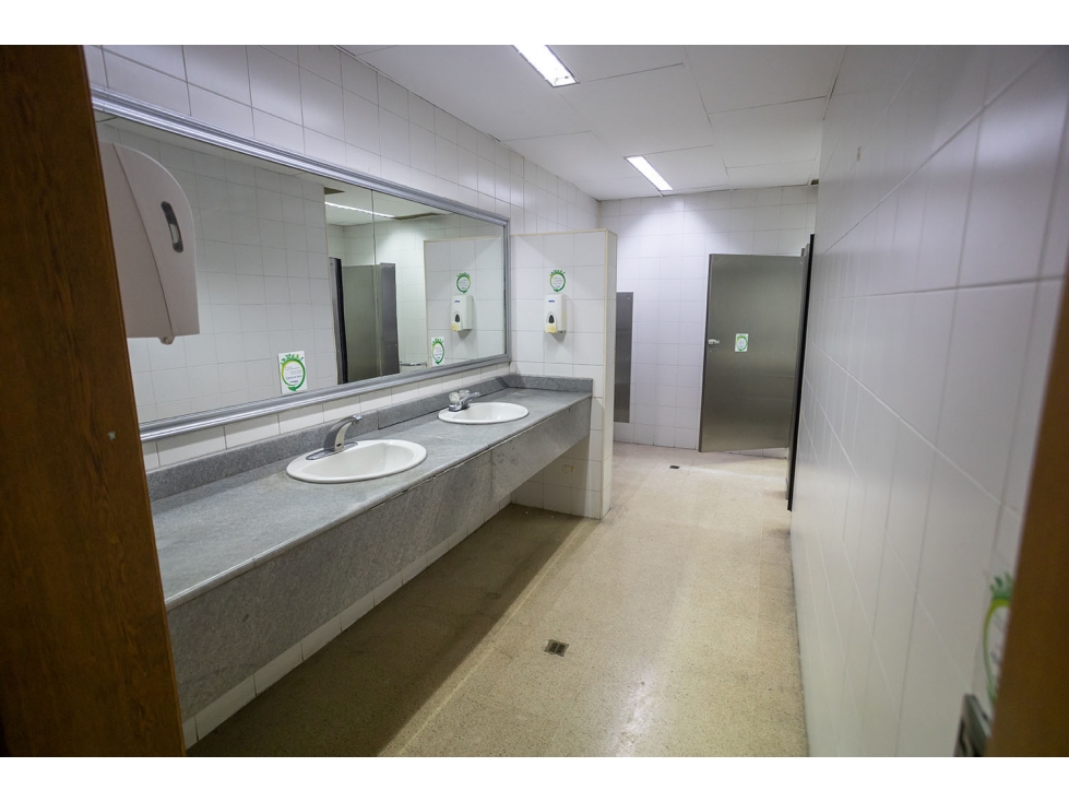 Vendo oficina de gran tamaño de 3 pisos en el centro, piso alto. — foto 6