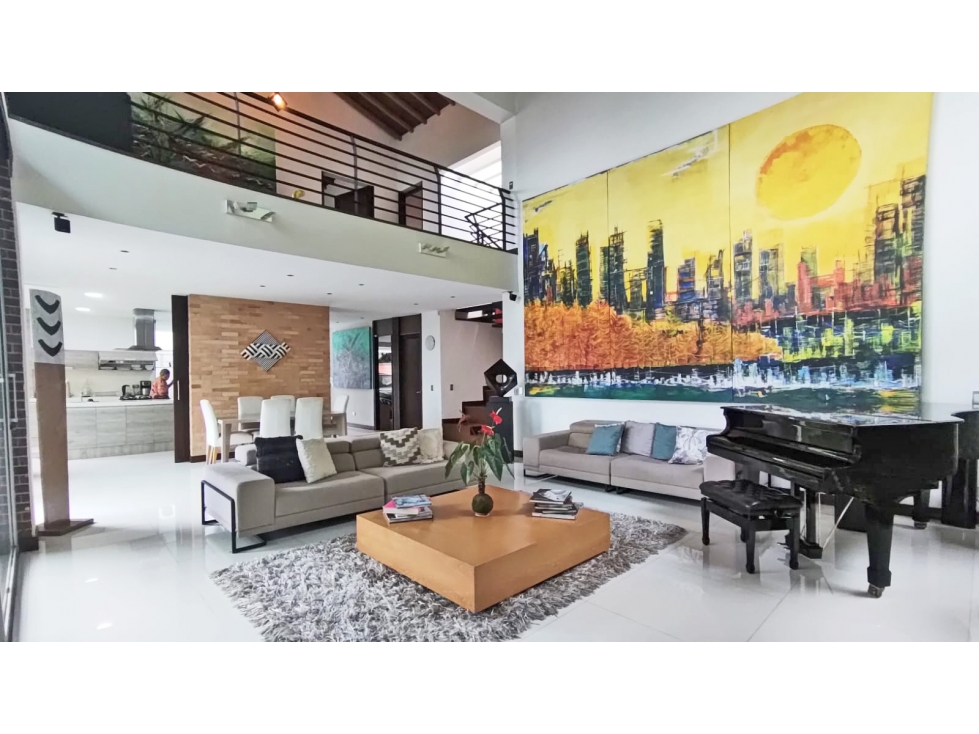 Vendo casa alta categoría, unidad cerrada, Poblado, loma Los Balsos - 1
