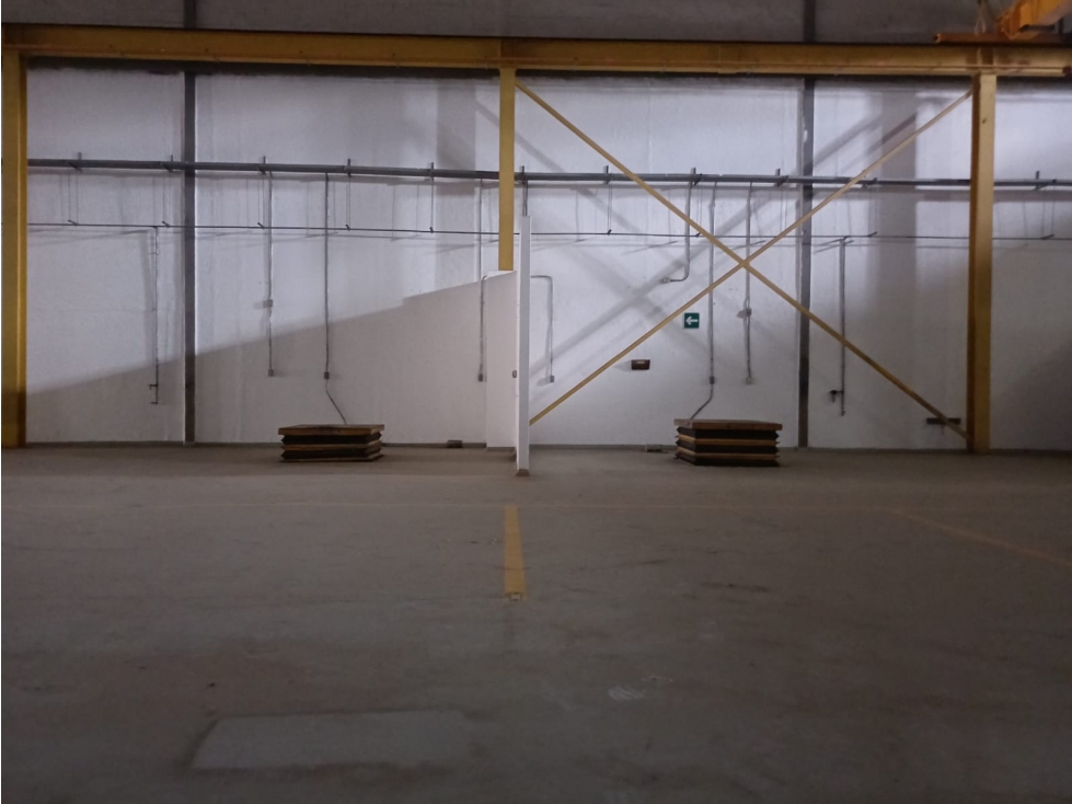 ISC - BODEGA ZONA INDUSTRIAL - MILLA 8 (1250 M2) - PH - 5