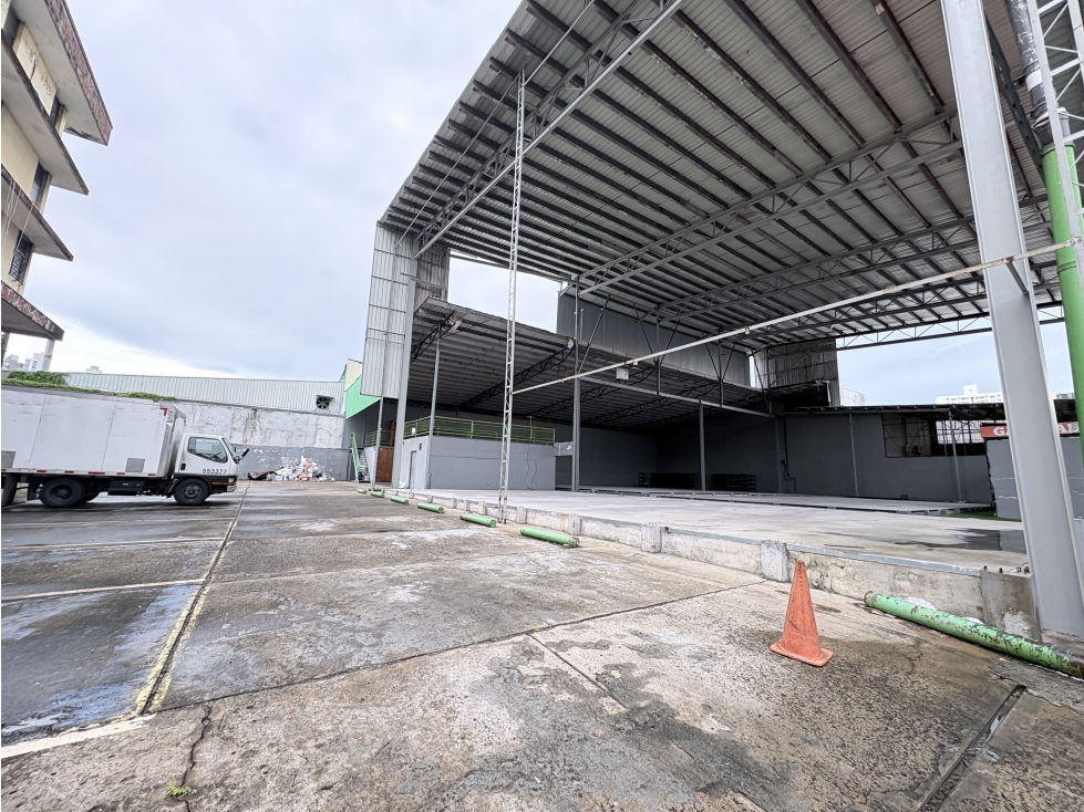 Alquiler Galera Comercial en El Carmen (1,800 m²) (RB) — foto 2